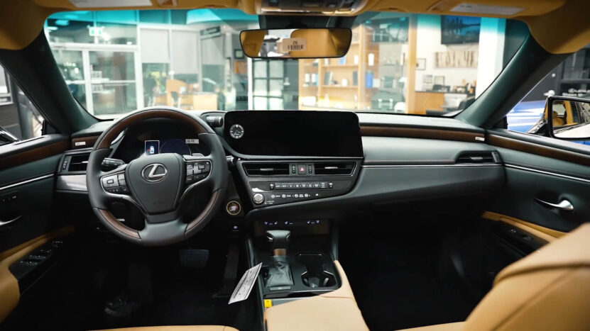 2023 Lexus ES Interior